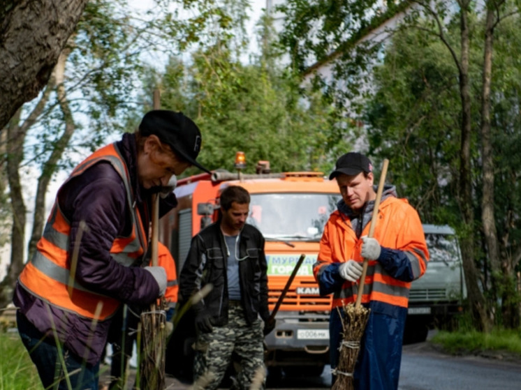 Более 60 единиц техники вышли на уборку Мурманска