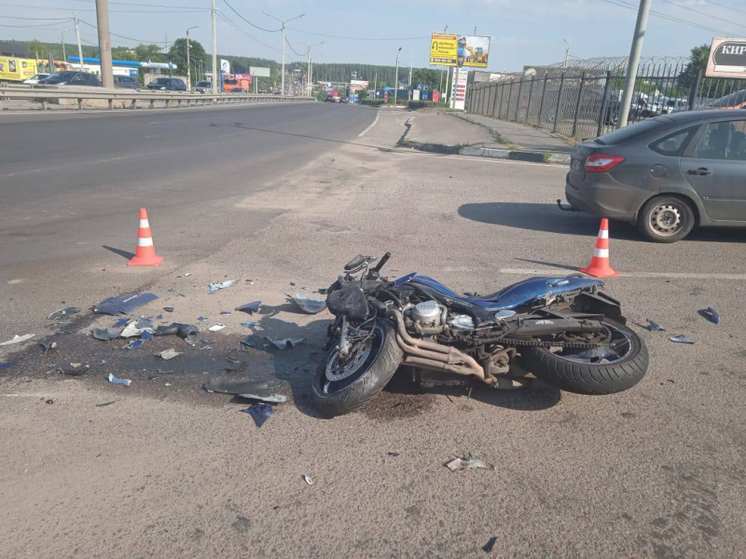 На мотоцикле в Воронеже разбились два человека