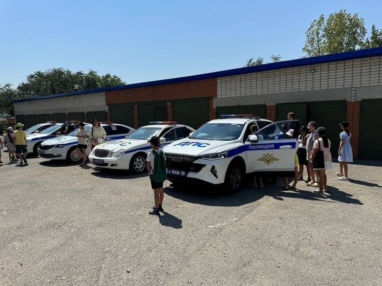 В Калмыкии воспитанники детского православного лагеря посетили подразделение Госавтоинспекции