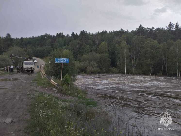 В районе Башкирии из-за дождей подмыло дорогу и мост