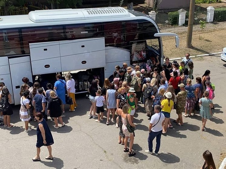 В Ярославскую область отправились 75 запорожских детей
