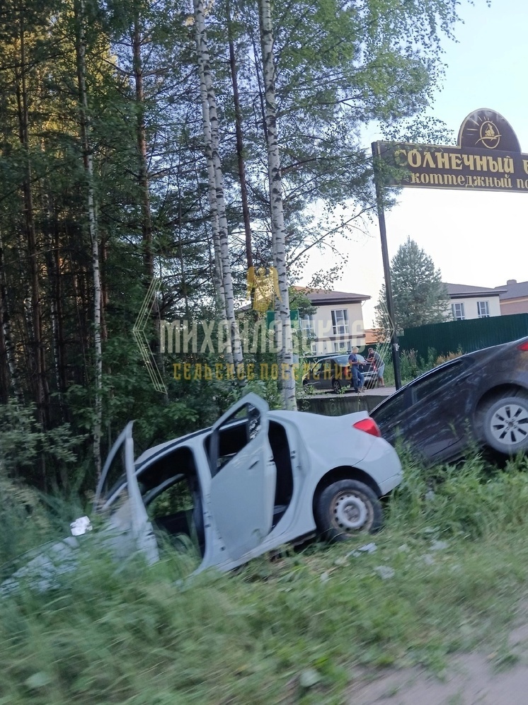 Две машины улетели в кювет под Тверью: есть пострадавшие