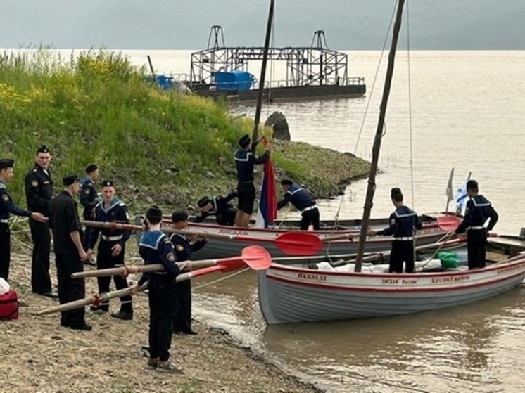 Школьники в Комсомольске-на-Амуре отправились в шлюпочный поход по Амуру