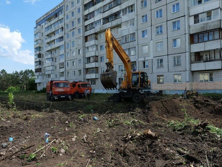 Специалисты начали капитальный ремонт сквера у ТЦ "Радуга" в Кемерове