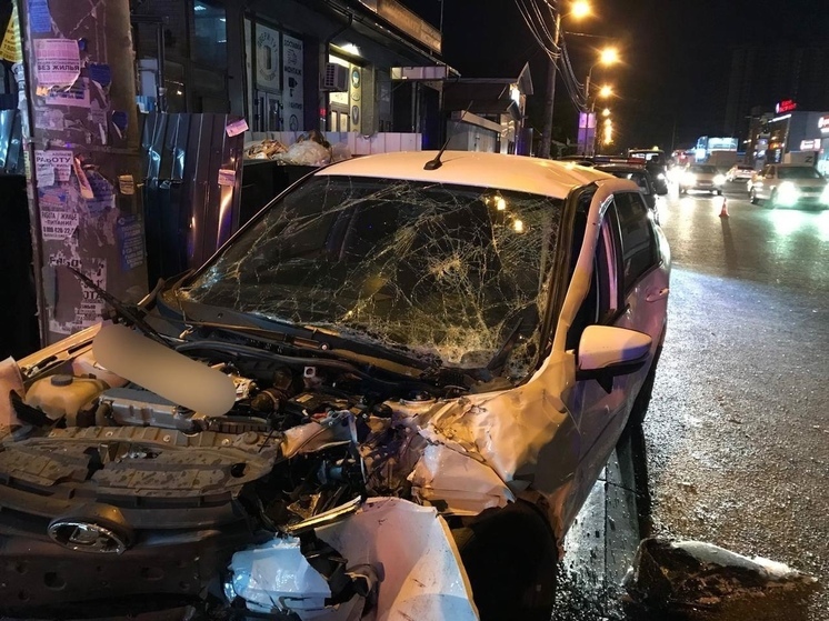 В Краснодаре при столкновении трёх автомобилей пострадали два водителя