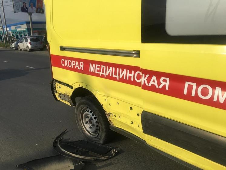 В Южно-Сахалинске легковушка влетела в реанимобиль с пациентом