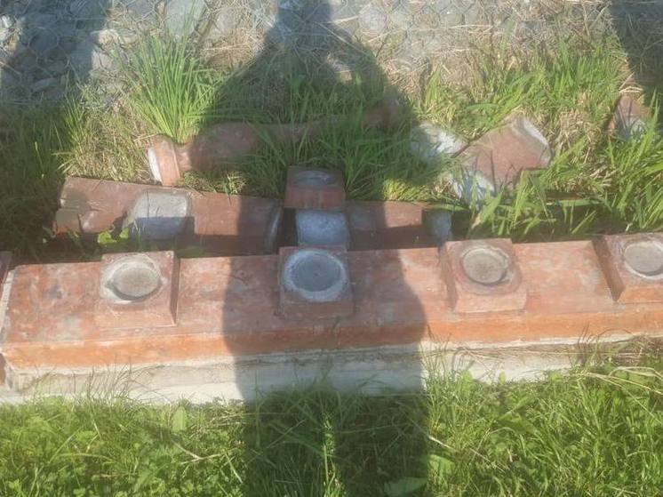 Вандалы повредили памятник погибшим рыбакам и морякам в Невельске