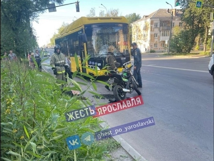 В Ярославле мотоциклист протаранил автобус