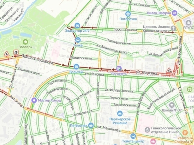 В Ростове большая пробка образовалась у зоопарка из-за ДТП