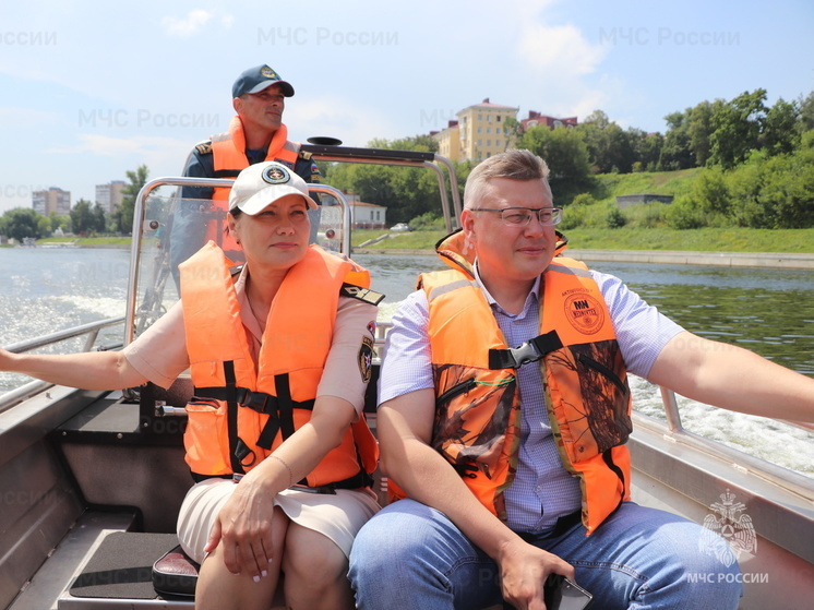 В Орле детский омбудсмен отправился в рейд по водоёмам вместе со спасателями