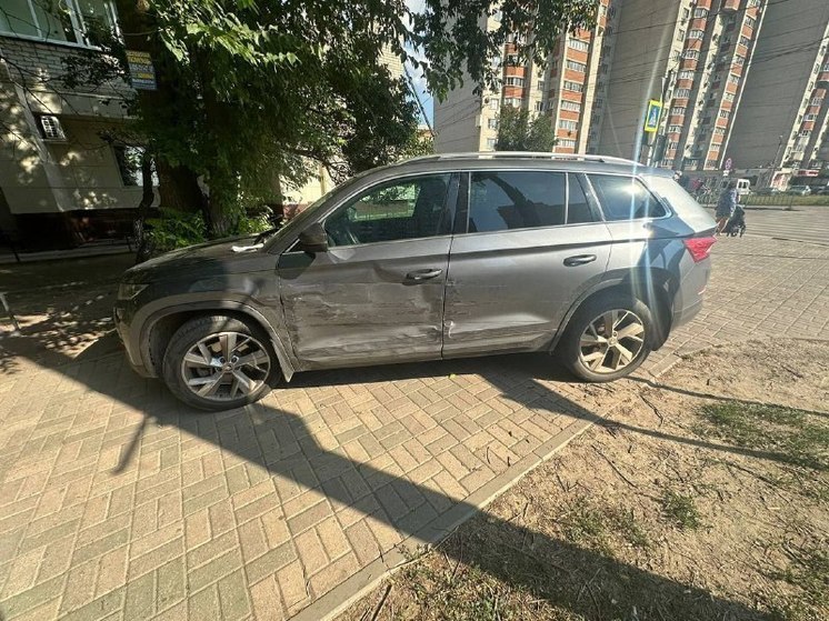 Двух детей и пенсионерку снесла иномарка в Воронеже на Минской