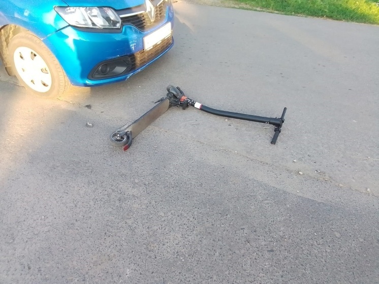 В Орловской области под колёса авто угодил подросток на электросамокате
