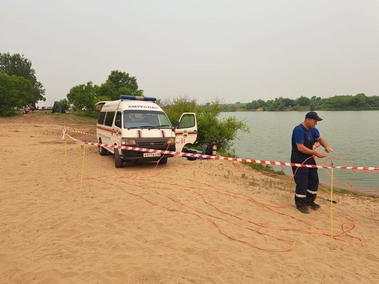 Водолазы разыскивают пропавшего на озере в Приамурье