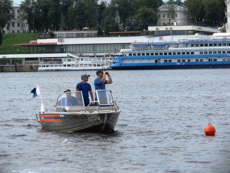 В Ярославле спасатели и полицейские провели рейд по водоемам