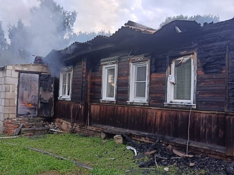 Под брянским Почепом сгорел жилой дом