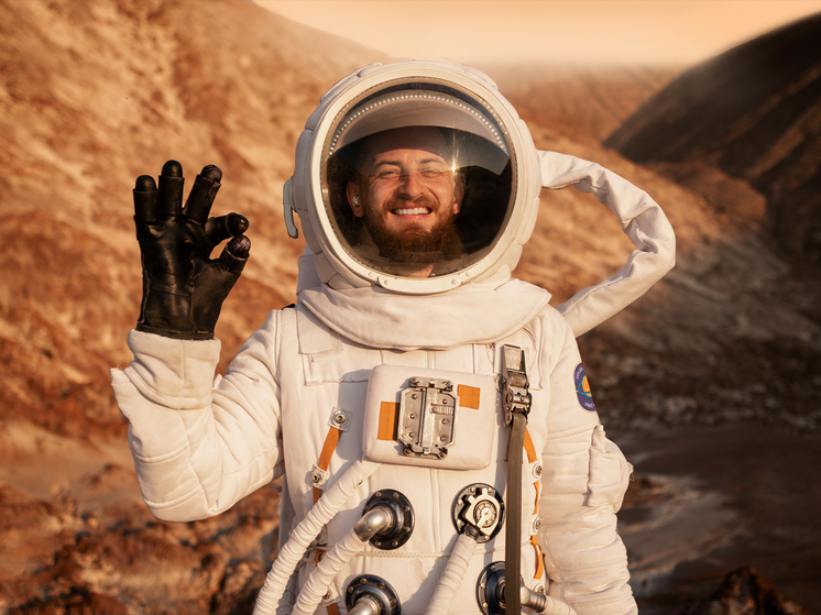 Разработан способный превращать мочу в питьевую воду скафандр