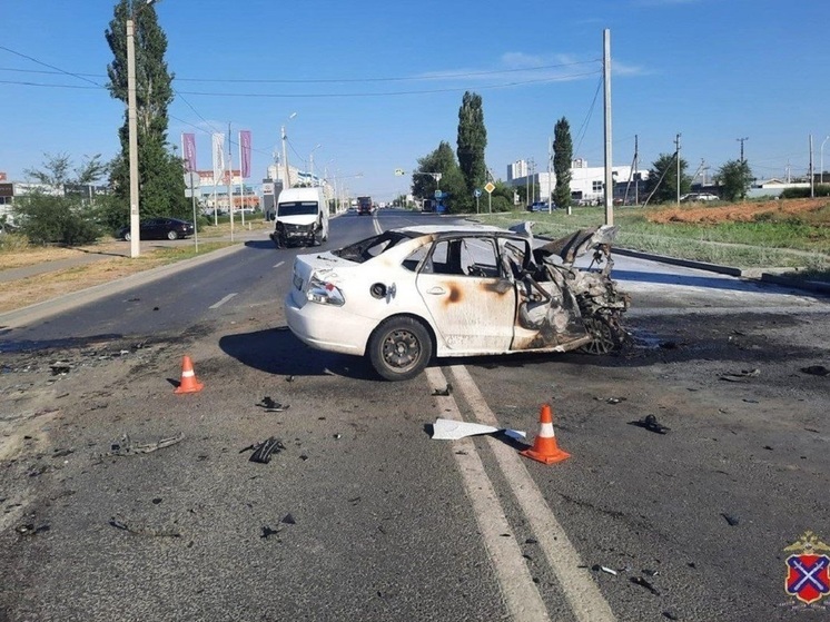 Таксист оставил пассажирку в горящей машине под Волгоградом