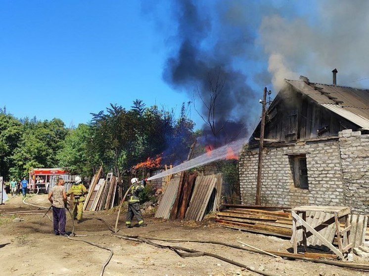 Огнеборцы ликвидировали крупный пожар в Луганске