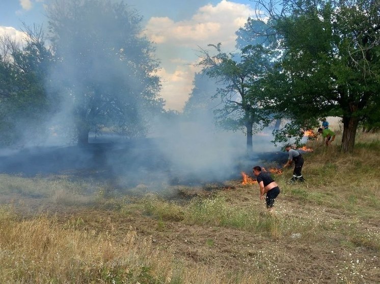 Жители Малокаховки ликвидировали пожар после обстрела украинскими боевиками