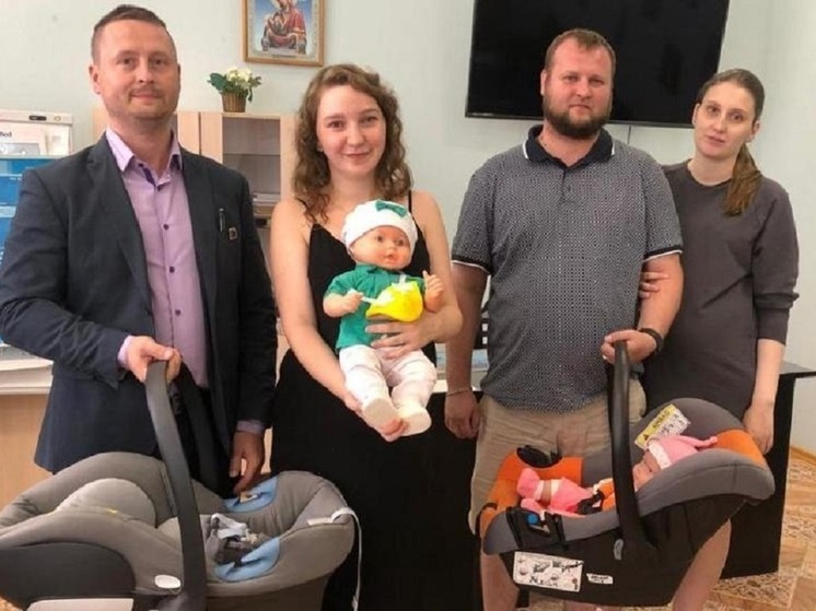 Тренинги по перевозке малышей проводят для будущих пап и мам на Новгородчине
