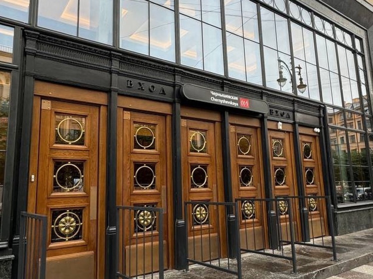 На станции метро "Чернышевская" в Санкт-Петербурге появился еще один эскалатор