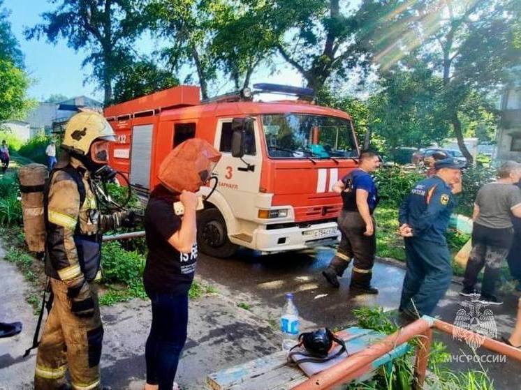 В Барнауле на пожаре в многоквартирном доме спасли шесть человек