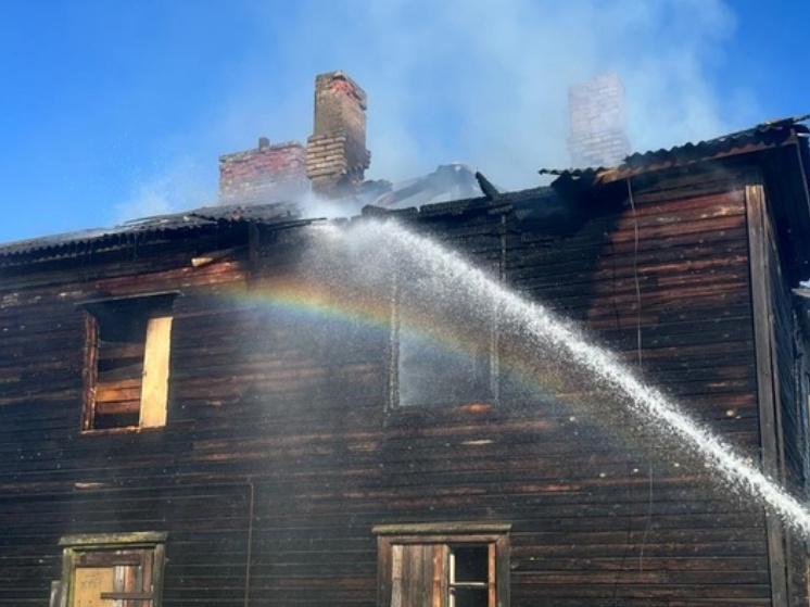 Появились фото с места смертельного пожара в Сортавале