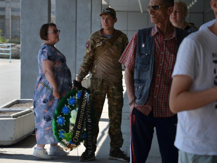 В Новосибирске ветеран боевых действий в зоне СВО выразил скорбь из-за смерти легенды хоккея Андрея Тарасенко