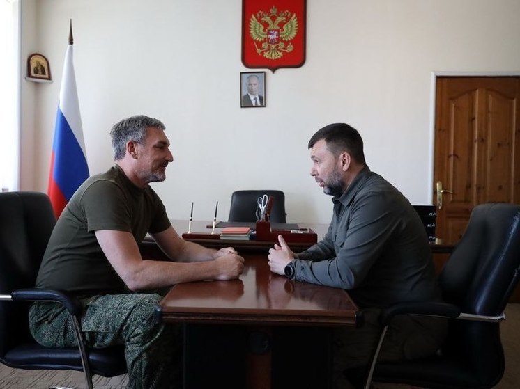 Глава ДНР встретился с губернатором Амурской области