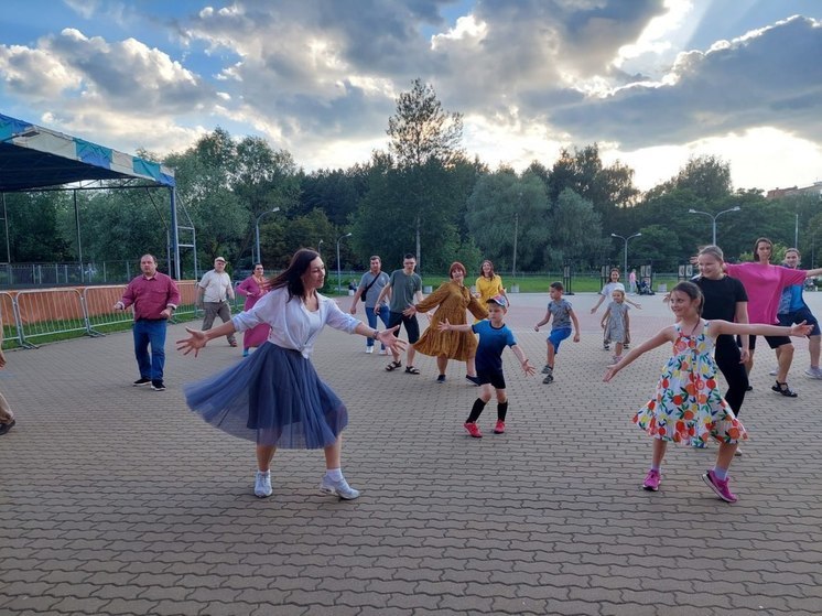 В Пущино продолжается сезон танцевальных вечеров на свежем воздухе