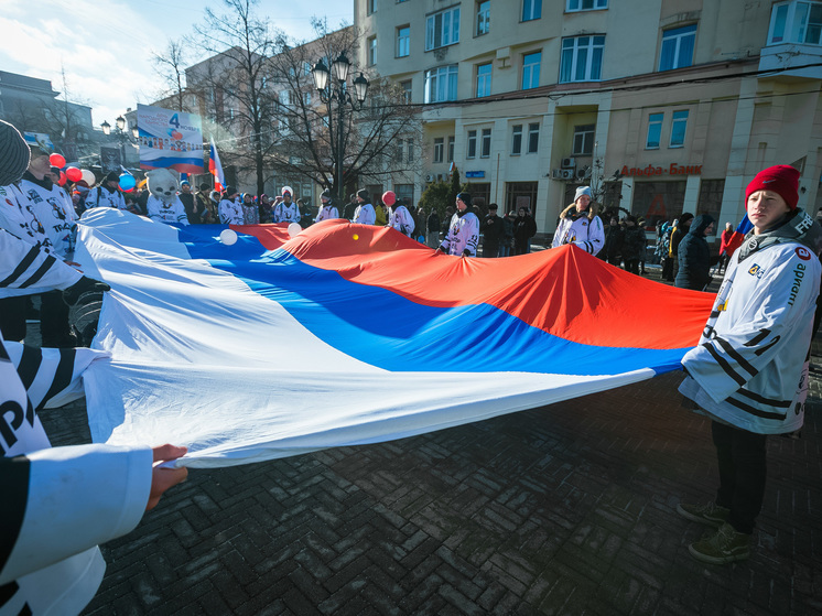 Челябинский кондитер испекла самый большой торт в мире в виде флага