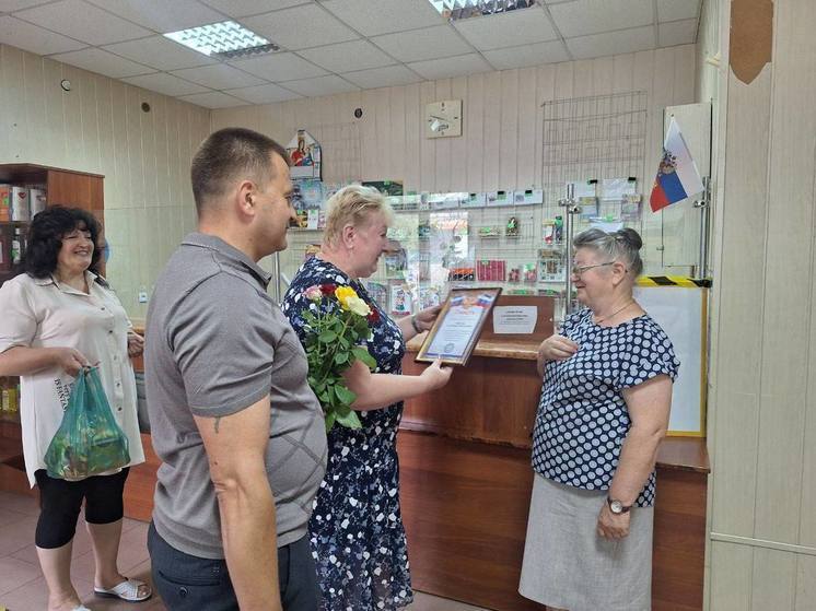 В Херсонской области волонтеры поздравили почтальонов