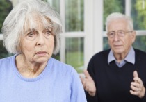 Лобно-височная деменция может привести к замкнутости, проблемам с речью и социальными контактами.