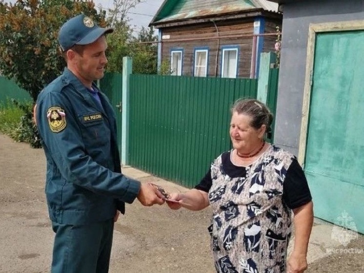 Сотрудники МЧС напомнили волгоградцам о правилах пожарной безопасности