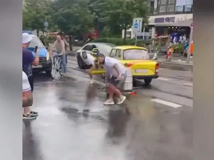 Пьяные английские болельщики перед финалом Евро-2024 устроили ДТП на улице Берлина