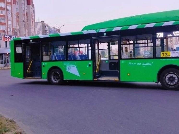 В Курске в ДТП попал огромный автобус