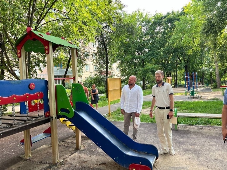 На улице Химиков в Серпухове проверили содержание дворовых территорий