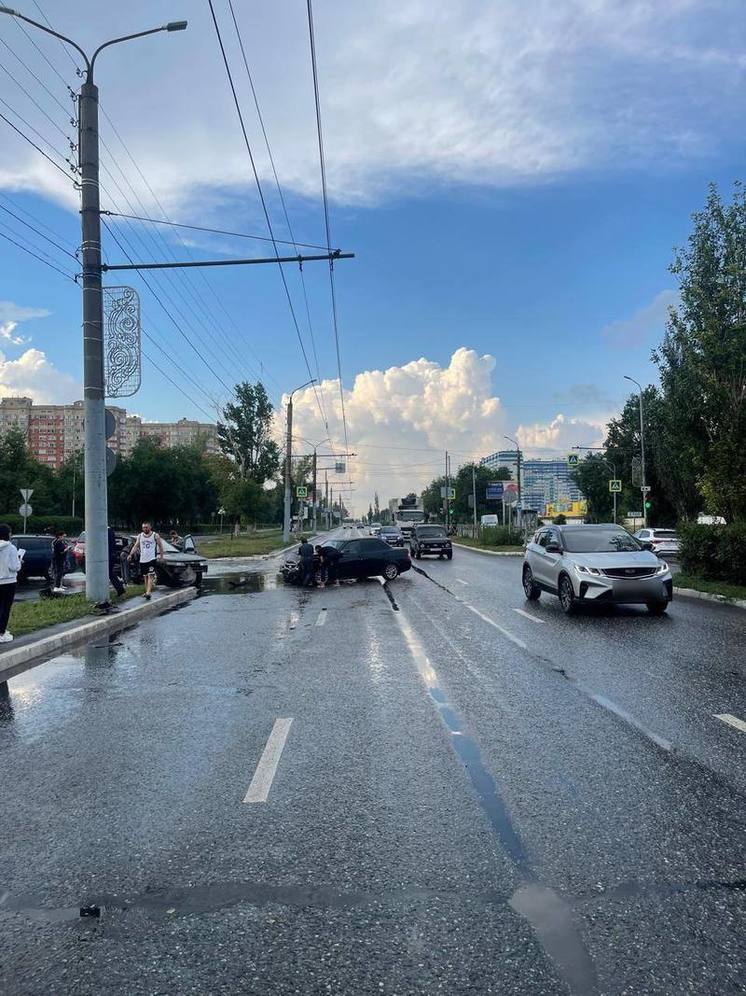 В Оренбурге на улице Терешковой произошла авария