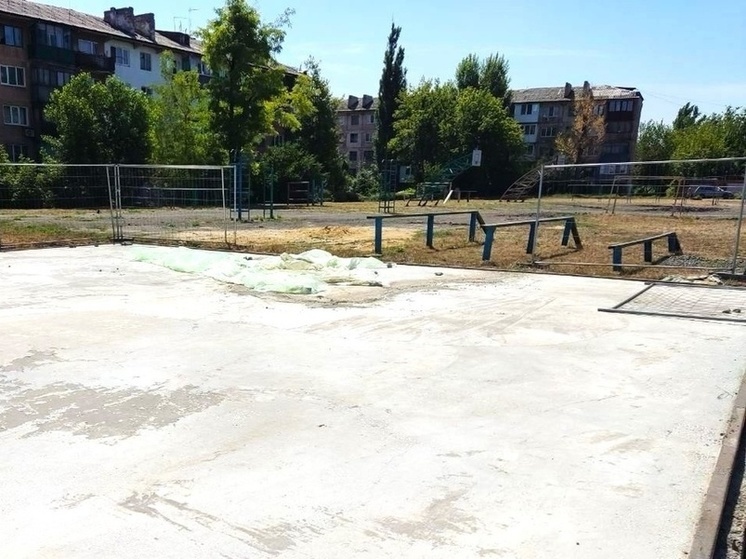 Югра помогает подшефной Макеевке обустраивать пришкольные спортплощадки