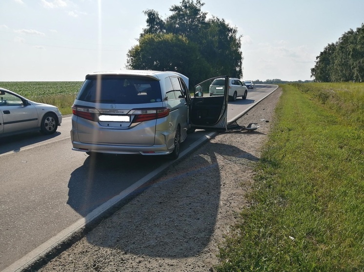 На орловской трассе при столкновении двух авто пострадал ребёнок