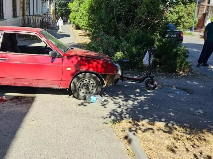 В Ростовской области подросток на электросамокате попал под колеса автомобиля