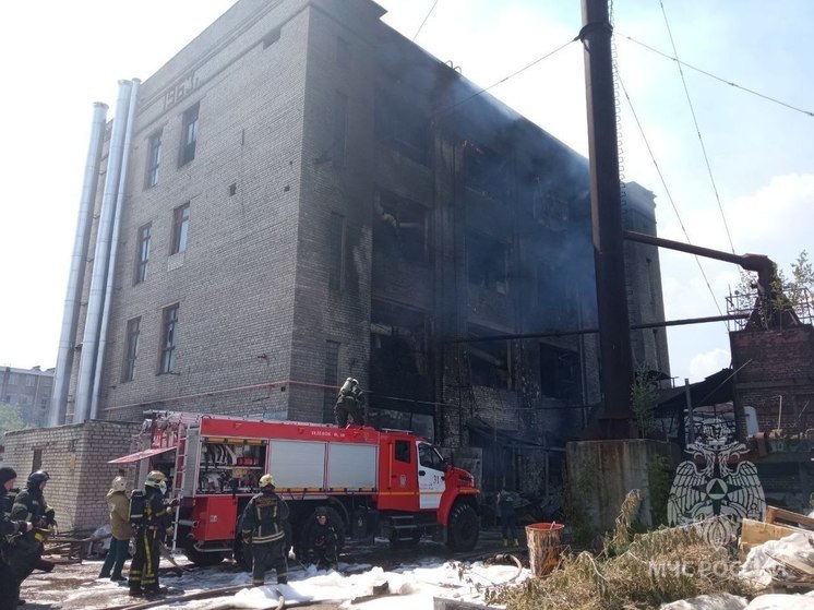 В Нижнем Новгороде загорелся заброшенный дом