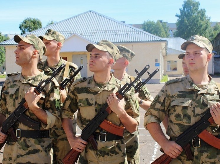 Призывники из Архангельской области приняли военную присягу в Сыктывкаре