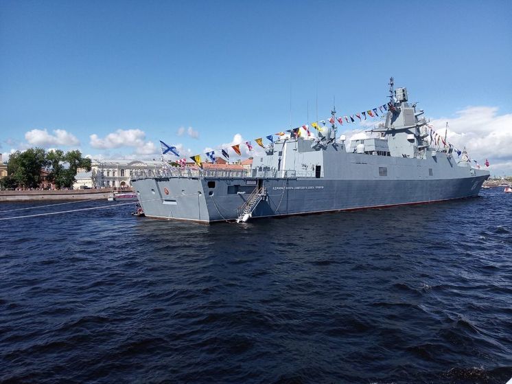 Из-за подготовки ко Дню ВМФ в Петербурге изменят график разводки мостов