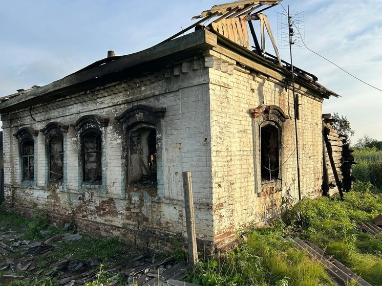 При пожаре в курганском селе погибла женщина, мужчина находится в больнице