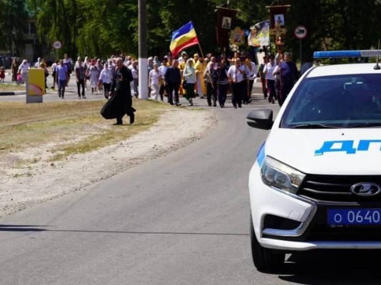 Перед сбором урожая под Воронежем прошел крестный ход