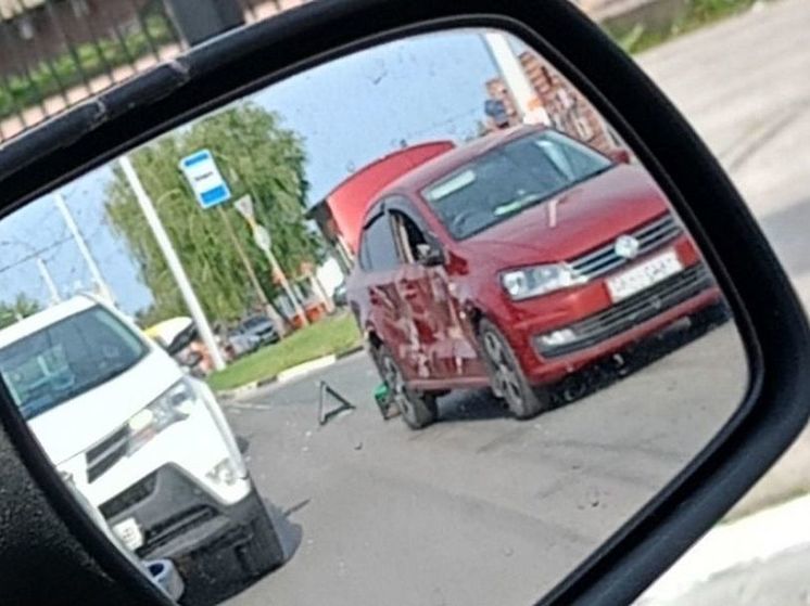 На улице Зубковой в Рязани столкнулись фура и легковушка