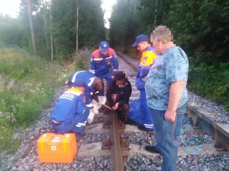 Спасатели Приозерска помогли мужчине со сломанной ногой