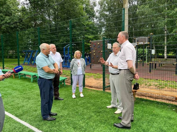 Детскую площадку обустроили в Центральном парке в Бежаницах