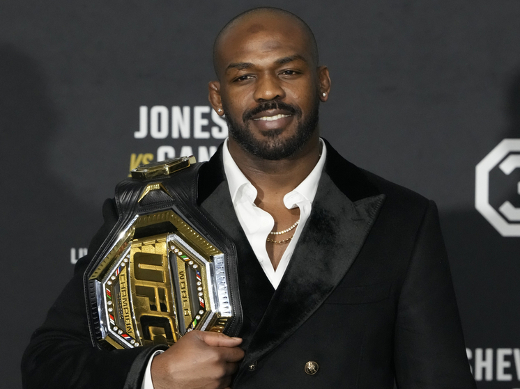 Чемпиону UFC предъявлено обвинение в нападении на допинг-офицера